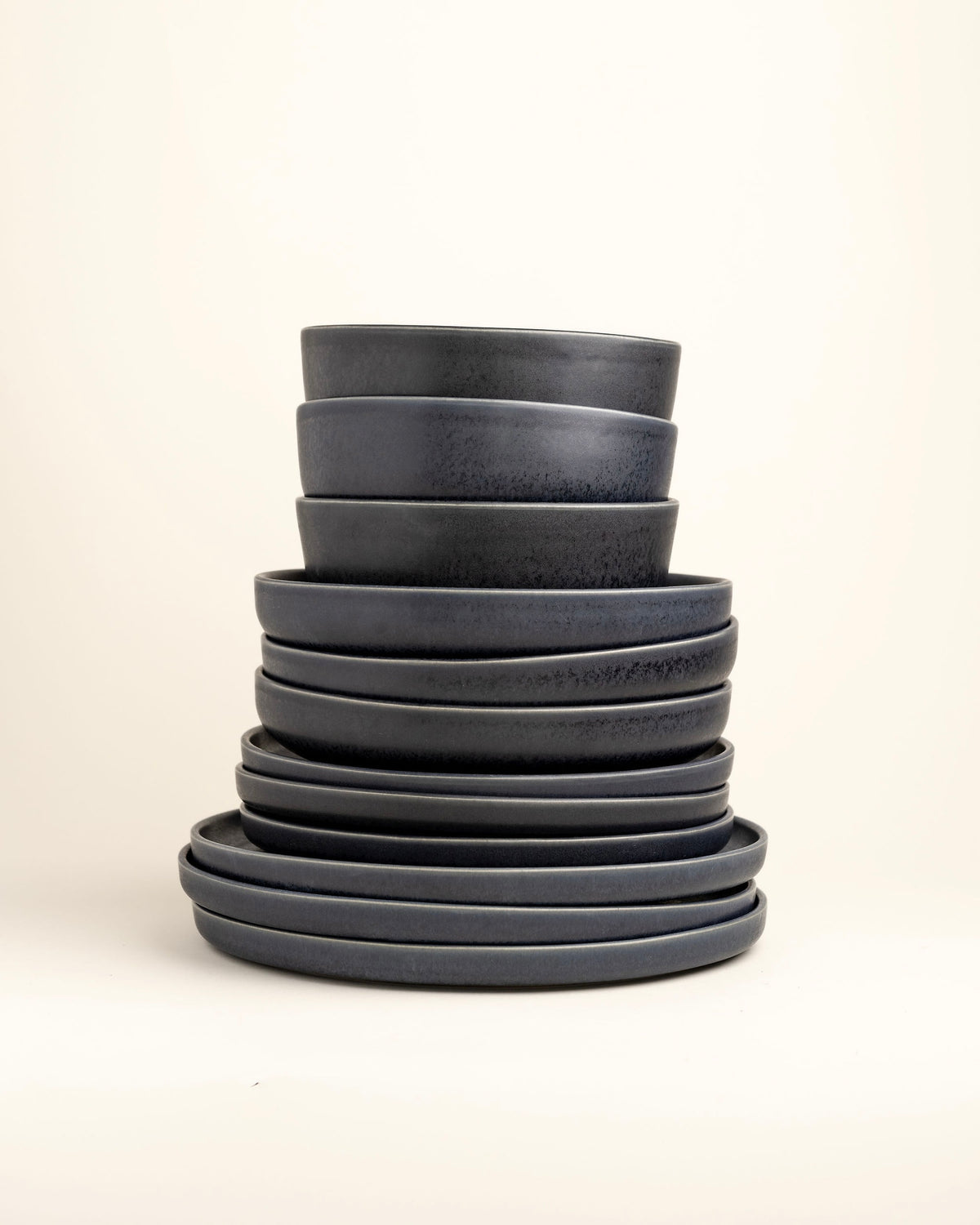 Faro pasta plate matt black blue