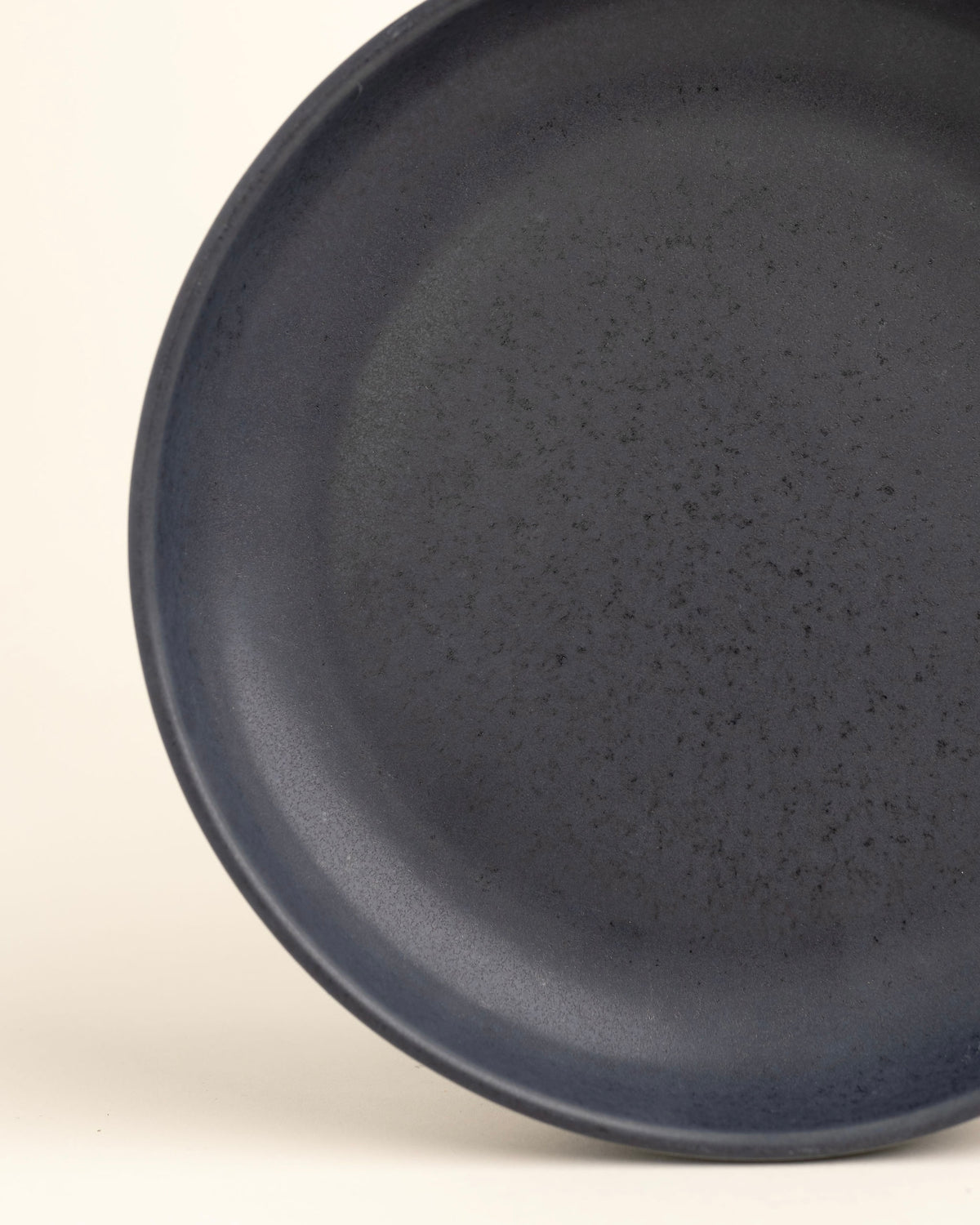 Faro pasta plate matt black blue