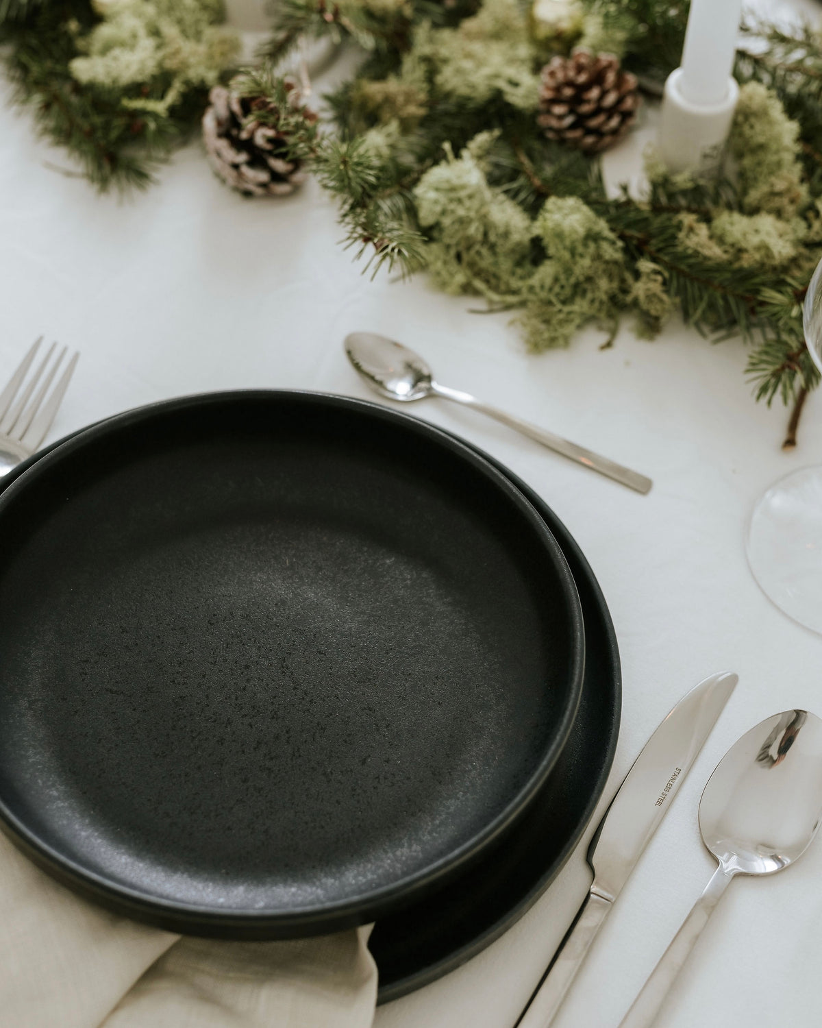 Faro pasta plate matt black blue